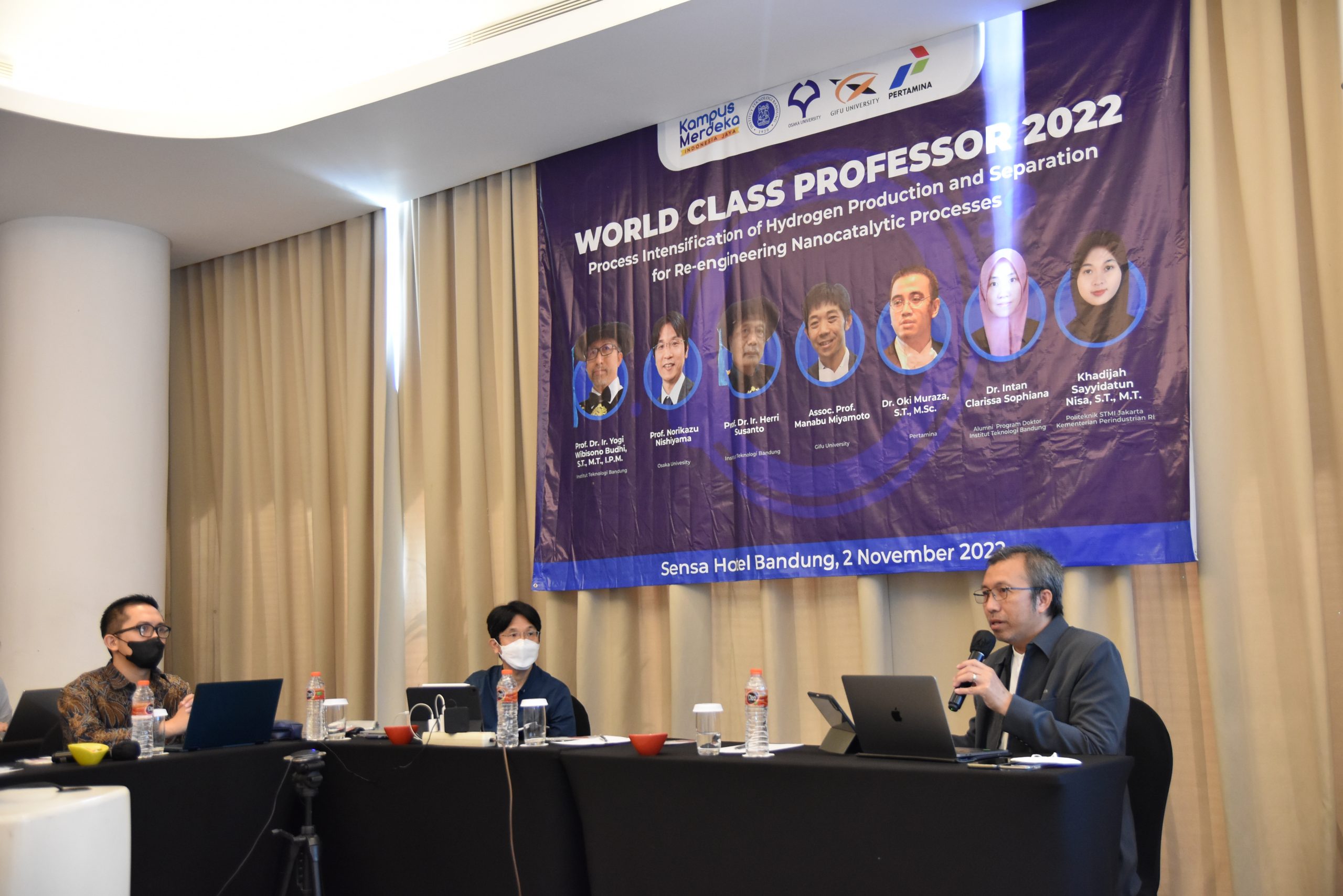 Hybrid Seminar World Class Professor 2022