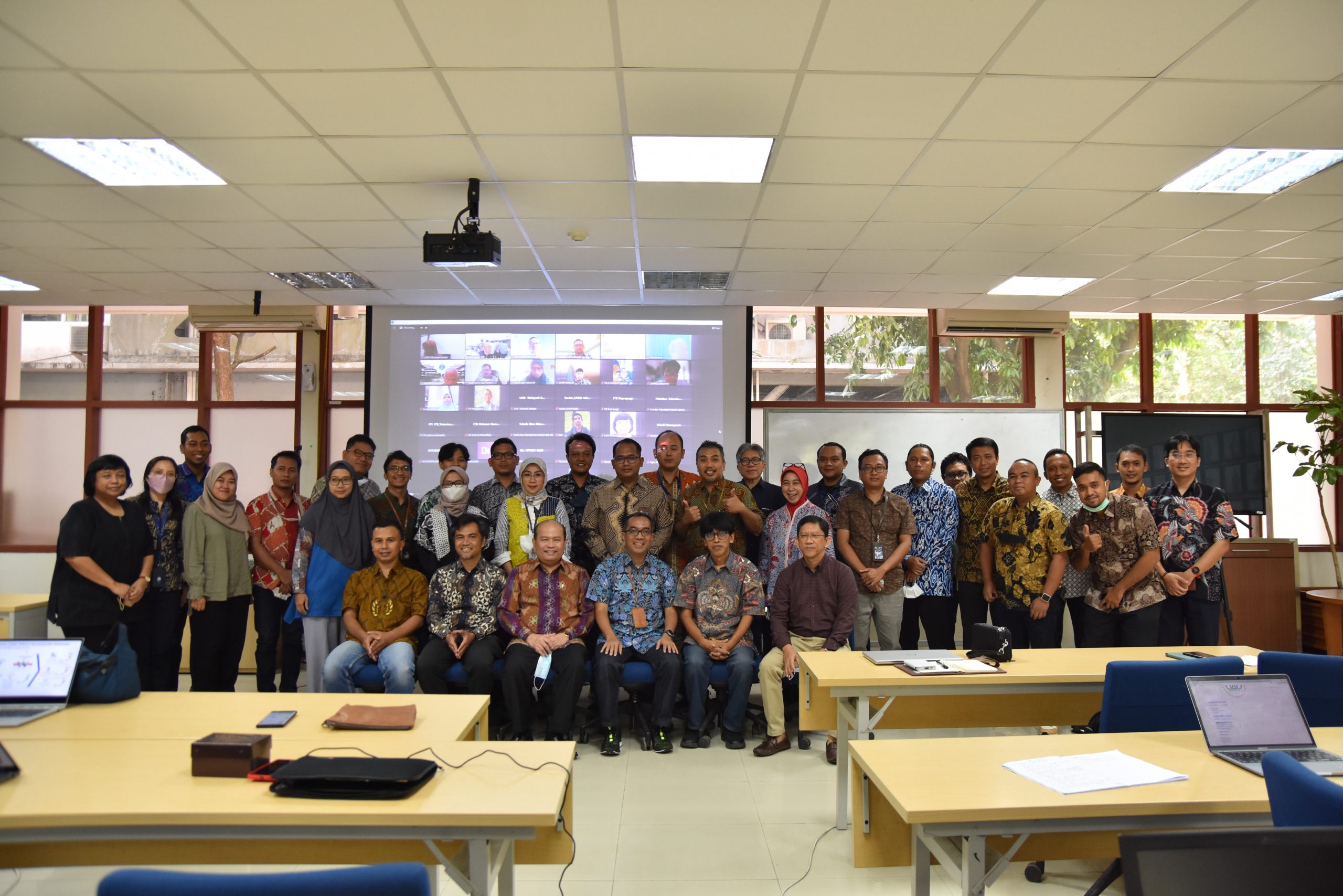 Rapat Koordinasi Teknis Penyiapan Proposal Kedaireka “Penelitian Rantai Dingin Cerdas dan Berkelanjutan” yang bertujuan untuk mendukung ekosistem logistik rantai dingin di Indonesia